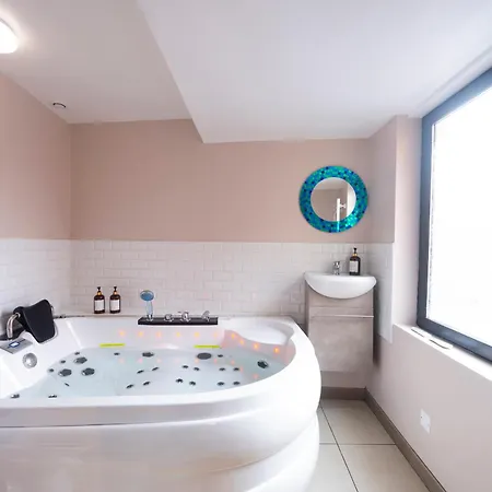 Apartmán Loveroom, Les Annees 80, Clim , Chez Nounours *